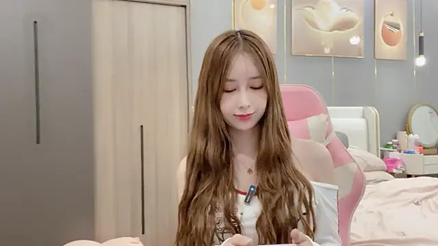 Snapshot of ANNA102 chatting on 02/19/25, 03:27 ANNA102 online show from 02/19/25, 03:27