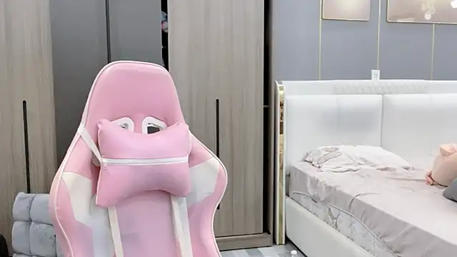 Snapshot of ANNA102 chatting on 02/16/26, 07:59 ANNA102 online show from 02/16/26, 07:59