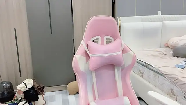 Snapshot of ANNA102 chatting on 03/12/26, 07:47 ANNA102 online show from 03/12/26, 07:47