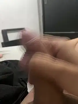 Snapshot of dustbor chatting on 01/22/25, 09:32 dustbor online show from 01/22/25, 09:32