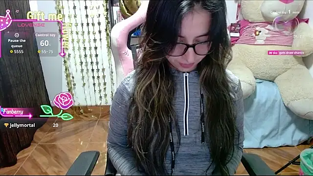 Maggie Fox3 online show from 10/06/25, 01:25