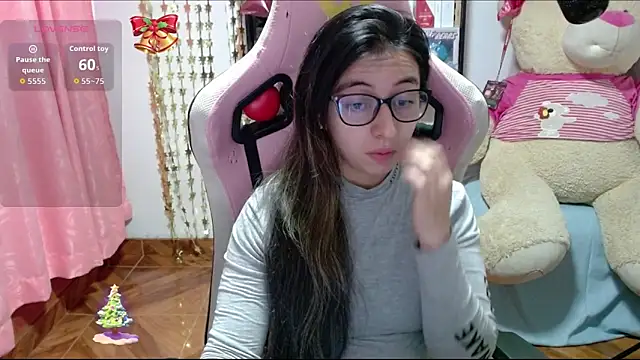 Maggie Fox3 online show from 11/20/25, 03:28