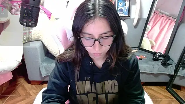 Snapshot of Maggie_Fox3 chatting on 03/21/26, 02:05 Maggie Fox3 online show from 03/21/26, 02:05