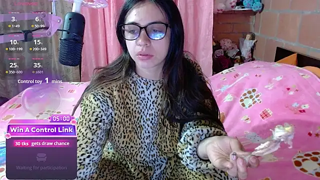 Snapshot of Maggie_Fox3 chatting on 04/23/26, 11:51 Maggie Fox3 online show from 04/23/26, 11:51
