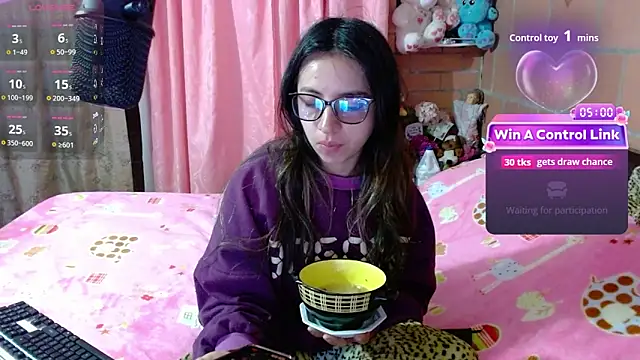 Snapshot of Maggie_Fox3 chatting on 04/25/26, 12:02 Maggie Fox3 online show from 04/25/26, 12:02