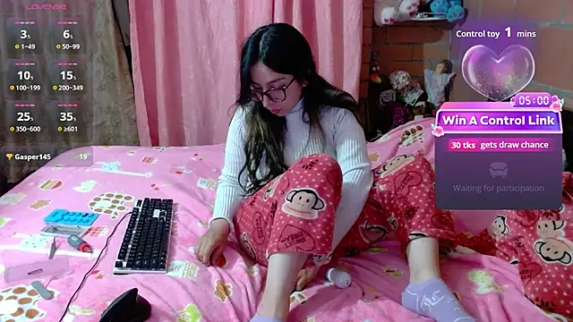 Snapshot of Maggie_Fox3 chatting on 04/28/26, 02:27 Maggie Fox3 online show from 04/28/26, 02:27