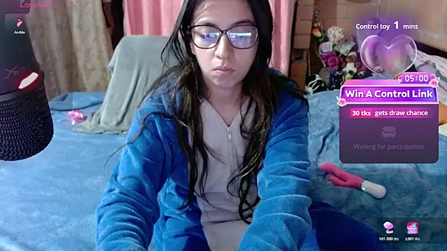 Snapshot of Maggie_Fox3 chatting on 05/01/26, 02:27 Maggie Fox3 online show from 05/01/26, 02:27