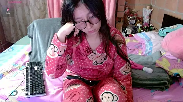Snapshot of Maggie_Fox3 chatting on 05/05/26, 01:46 Maggie Fox3 online show from 05/05/26, 01:46