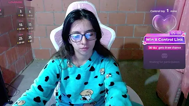 Snapshot of Maggie_Fox3 chatting on 05/17/26, 03:48 Maggie Fox3 online show from 05/17/26, 03:48