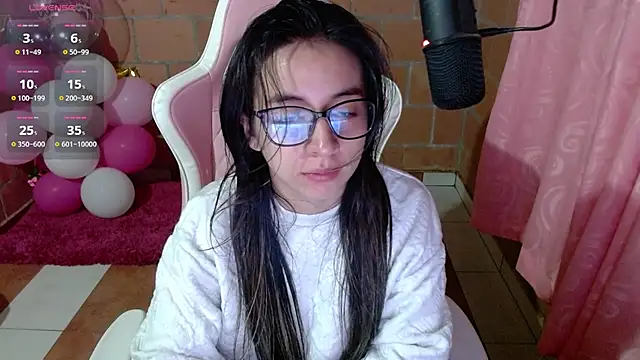 Snapshot of Maggie_Fox3 chatting on 06/21/26, 01:19 Maggie Fox3 online show from 06/21/26, 01:19