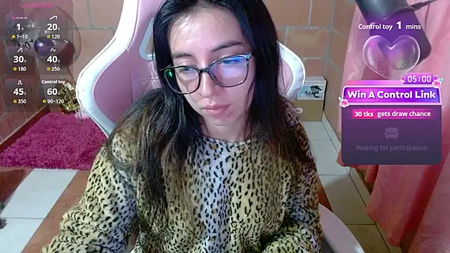 Snapshot of Maggie_Fox3 chatting on 06/29/26, 01:56 Maggie Fox3 online show from 06/29/26, 01:56
