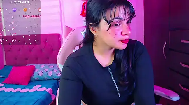 Snapshot of Vannessa__Shy chatting on 01/14/25, 08:37 Vannessa  Shy online show from 01/14/25, 08:37