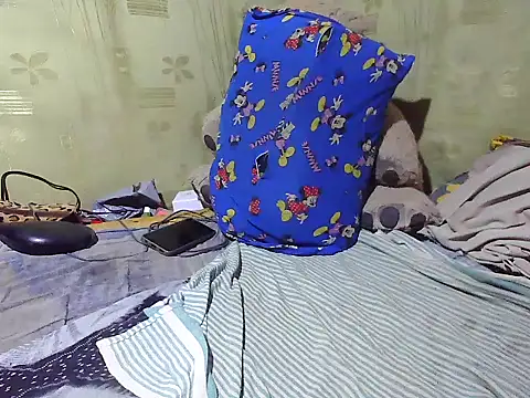 Snapshot of Alora-shine chatting on 02/04/25, 02:39 Alora-shine online show from 02/04/25, 02:39