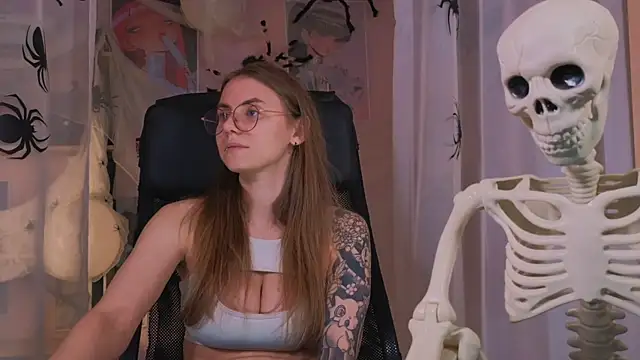  AnnaStark  online show from 10/31/25, 08:21