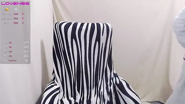 Snapshot of AkinLocal chatting on 10/18/25, 12:39 AkinLocal online show from 10/18/25, 12:39