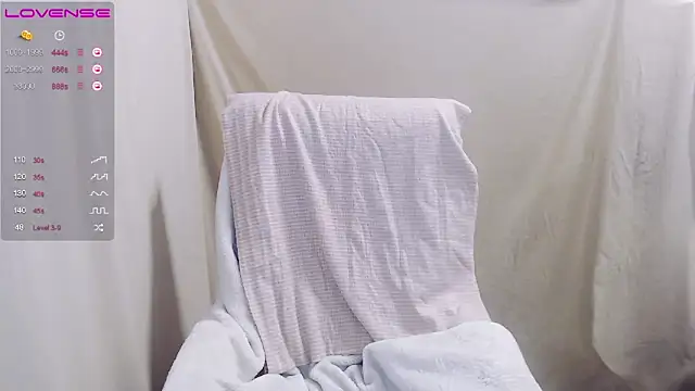 Snapshot of AkinLocal chatting on 11/19/25, 02:11 AkinLocal online show from 11/19/25, 02:11