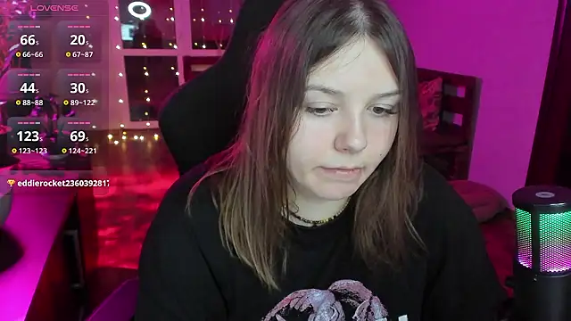 Snapshot of XNirvanaX chatting on 01/08/26, 04:59 XNirvanaX online show from 01/08/26, 04:59