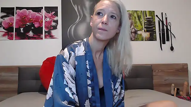 Naschkatze01 online show from 09/28/25, 04:51