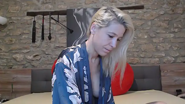 Naschkatze01 online show from 12/23/25, 08:23