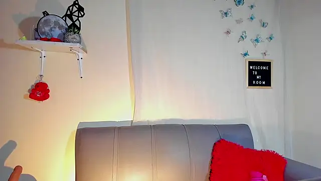 annyluna1 online show from 09/29/25, 10:25