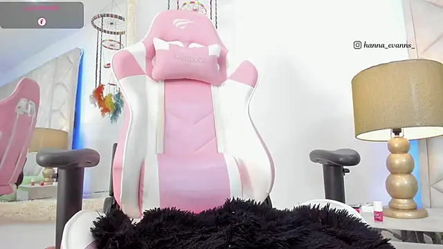 Hanna Evaanss online show from 02/12/25, 05:05