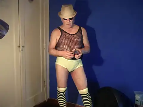 Snapshot of Fabrissi chatting on 11/20/25, 03:56 Fabrissi online show from 11/20/25, 03:56