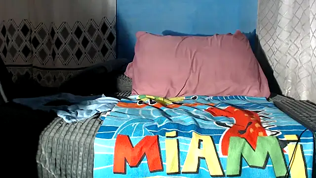 SweetAppleCandyxx online show from 12/30/24, 05:55