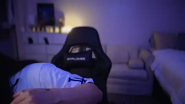 drizzypeach602 online show from 02/19/25, 08:55