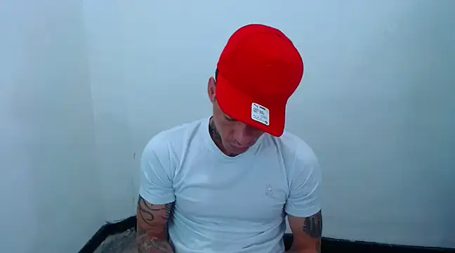 Snapshot of sebas_bigcock69 chatting on 12/17/24, 08:21 sebas bigcock69 online show from 12/17/24, 08:21