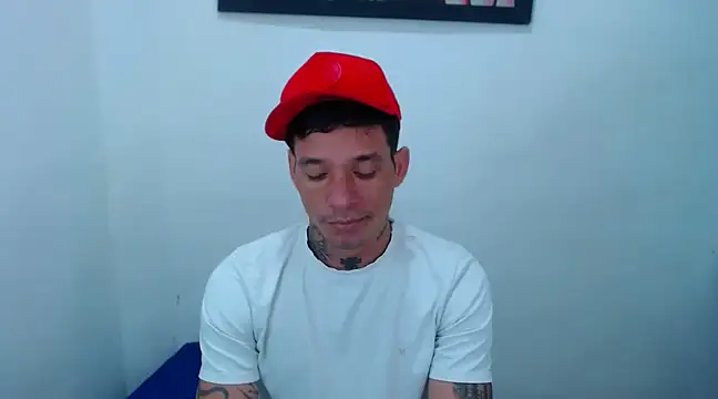 Snapshot of sebas_bigcock69 chatting on 12/18/24, 04:53 sebas bigcock69 online show from 12/18/24, 04:53