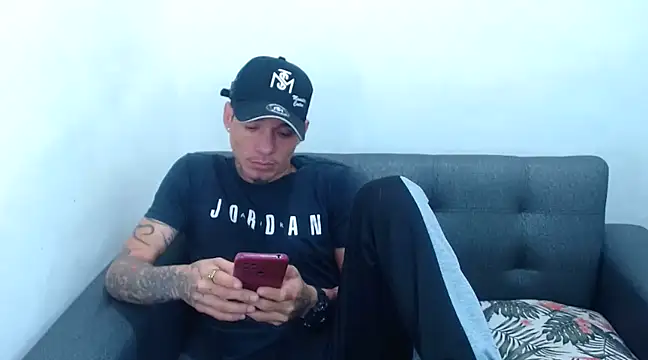 Snapshot of sebas_bigcock69 chatting on 01/08/25, 03:19 sebas bigcock69 online show from 01/08/25, 03:19