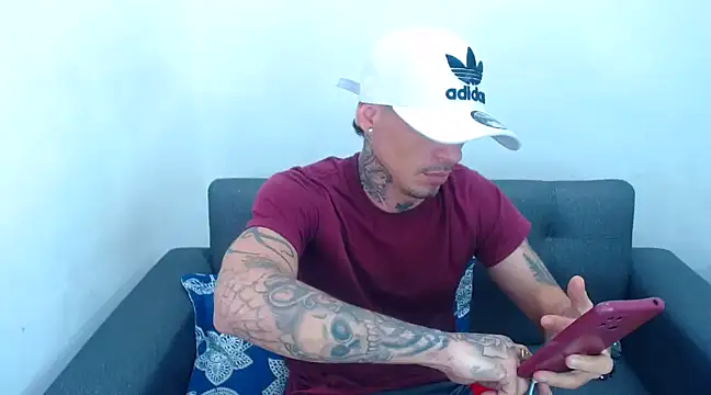 Snapshot of sebas_bigcock69 chatting on 01/10/25, 04:01 sebas bigcock69 online show from 01/10/25, 04:01