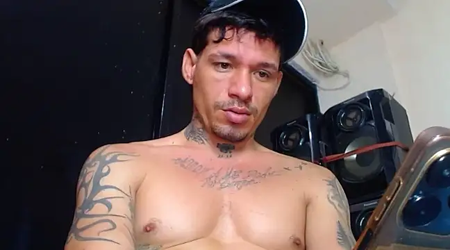 Snapshot of sebas_bigcock69 chatting on 02/12/25, 04:23 sebas bigcock69 online show from 02/12/25, 04:23