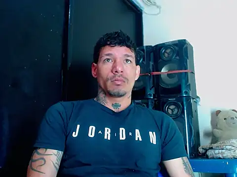 Snapshot of sebas_bigcock69 chatting on 02/12/25, 12:44 sebas bigcock69 online show from 02/12/25, 12:44