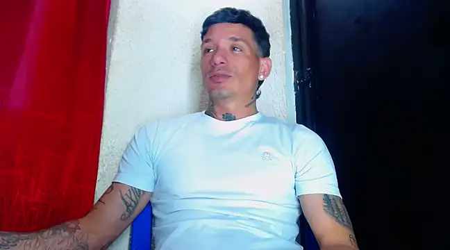 Snapshot of sebas_bigcock69 chatting on 02/19/25, 04:55 sebas bigcock69 online show from 02/19/25, 04:55