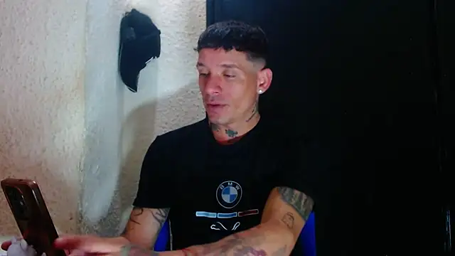 Snapshot of sebas_bigcock69 chatting on 03/13/25, 01:32 sebas bigcock69 online show from 03/13/25, 01:32