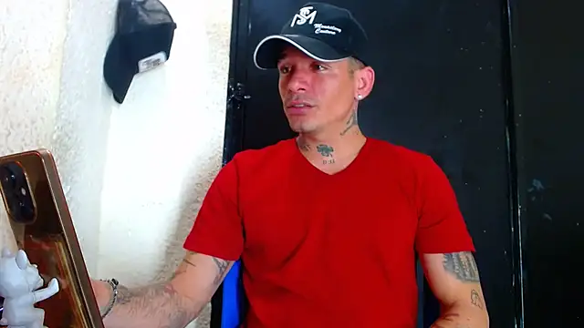 Snapshot of sebas_bigcock69 chatting on 03/22/25, 04:03 sebas bigcock69 online show from 03/22/25, 04:03