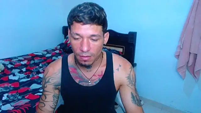 Snapshot of sebas_bigcock69 chatting on 12/15/25, 05:50 sebas bigcock69 online show from 12/15/25, 05:50