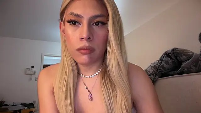 Snapshot of saray_doll chatting on 02/28/26, 05:58 saray doll online show from 02/28/26, 05:58