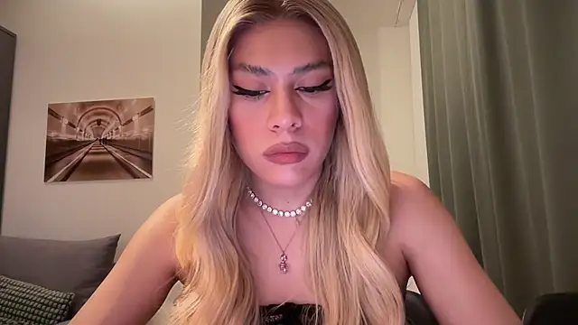 Snapshot of saray_doll chatting on 03/05/26, 10:17 saray doll online show from 03/05/26, 10:17