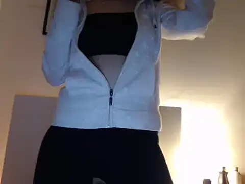 ocean eyess  online show from 11/30/25, 06:56