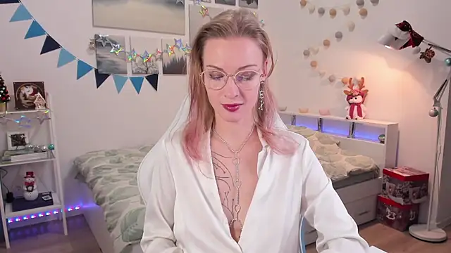 Snapshot of MissRightX chatting on 12/10/24, 02:39 MissRightX online show from 12/10/24, 02:39