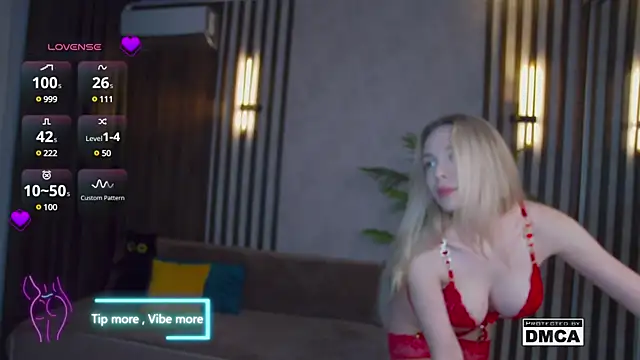 Snapshot of Holl1Would chatting on 02/13/25, 10:22 Holl1Would online show from 02/13/25, 10:22