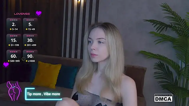 Snapshot of Holl1Would chatting on 02/21/25, 03:34 Holl1Would online show from 02/21/25, 03:34