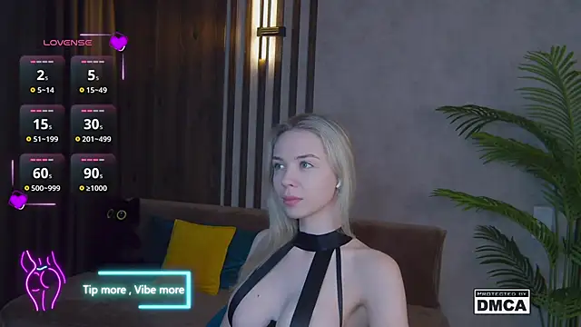 Snapshot of Holl1Would chatting on 03/05/25, 03:18 Holl1Would online show from 03/05/25, 03:18