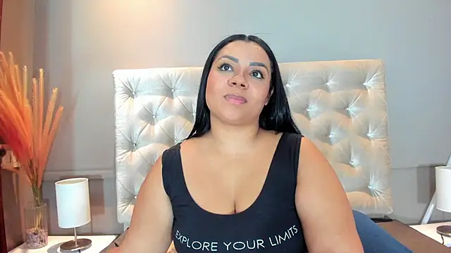 Snapshot of MelanyShayk chatting on 12/13/24, 03:21 MelanyShayk online show from 12/13/24, 03:21