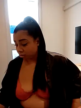 Snapshot of MelanyShayk chatting on 02/14/25, 03:58 MelanyShayk online show from 02/14/25, 03:58