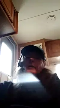 Snapshot of truckerlove69 chatting on 12/04/24, 04:27 truckerlove69 online show from 12/04/24, 04:27