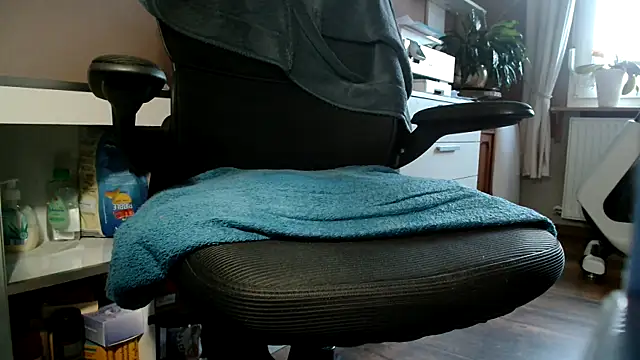 suedel65 online show from 10/25/25, 03:18