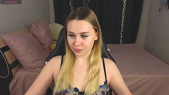 Snapshot of Alenca_hot_sex chatting on 01/17/25, 03:43 Alenca hot sex online show from 01/17/25, 03:43